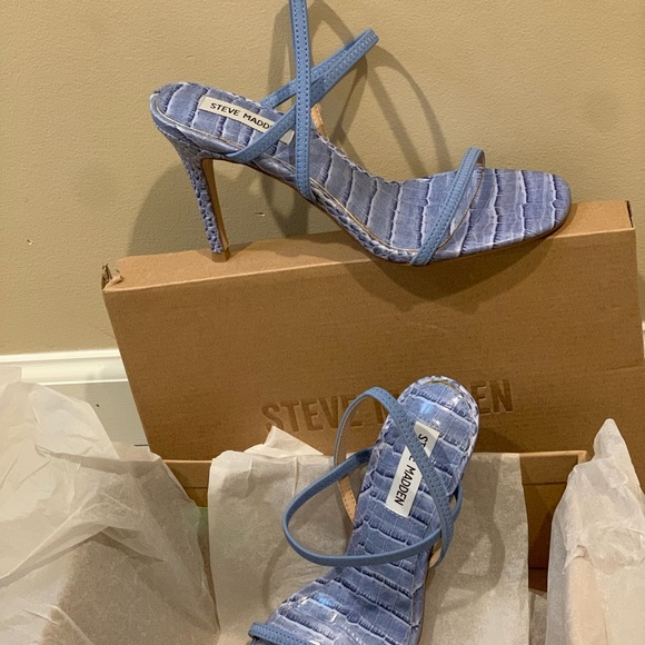 Blue Heels - Picture 4 of 10